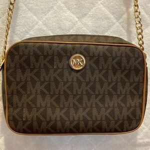 NWOT! Michael Kors Signature Crossbody Bag